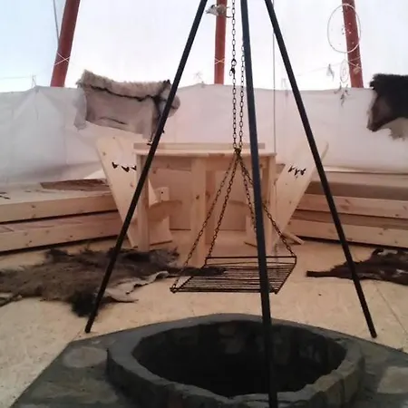 Nad Jeziorem-osada Indianska * Czchow