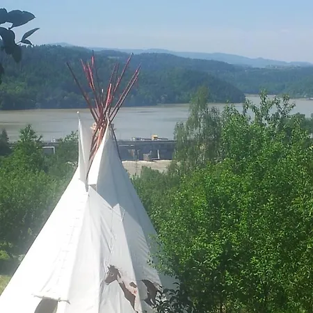 Lodge Nad Jeziorem-osada Indianska