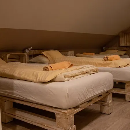 Nad Jeziorem-osada Indianska Lodge *