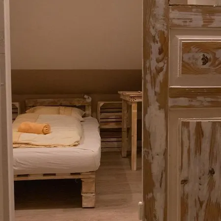 Nad Jeziorem-osada Indianska Lodge Czchow