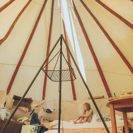 Nad Jeziorem-osada Indianska Czchow