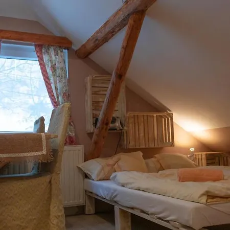 Lodge Nad Jeziorem-osada Indianska *