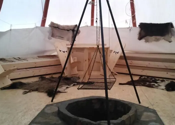 Nad Jeziorem-osada Indiańska * Czchow