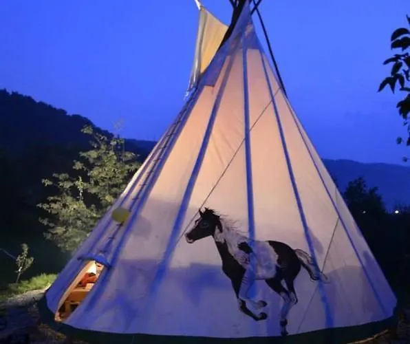 Nad Jeziorem-osada Indianska Lodge *