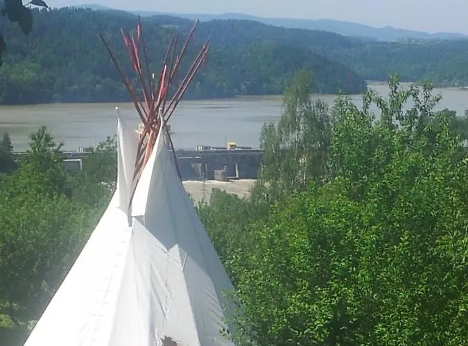 Lodge Nad Jeziorem-osada Indianska