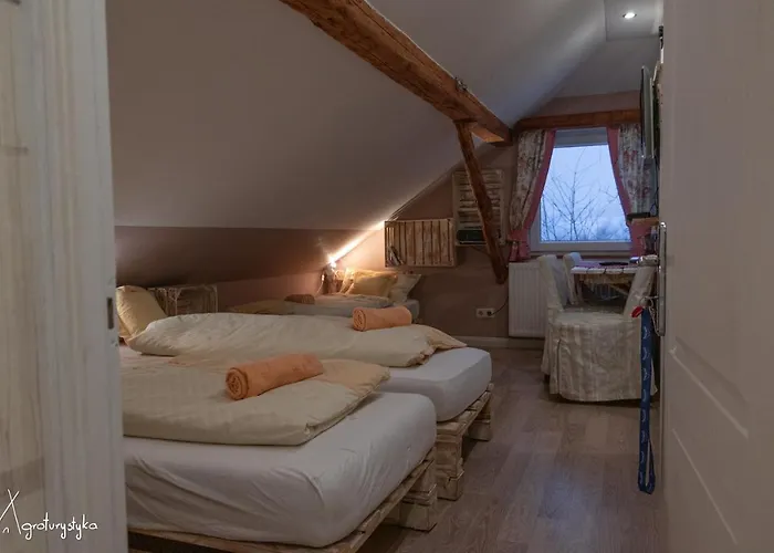 Nad Jeziorem-osada Indiańska * Czchow